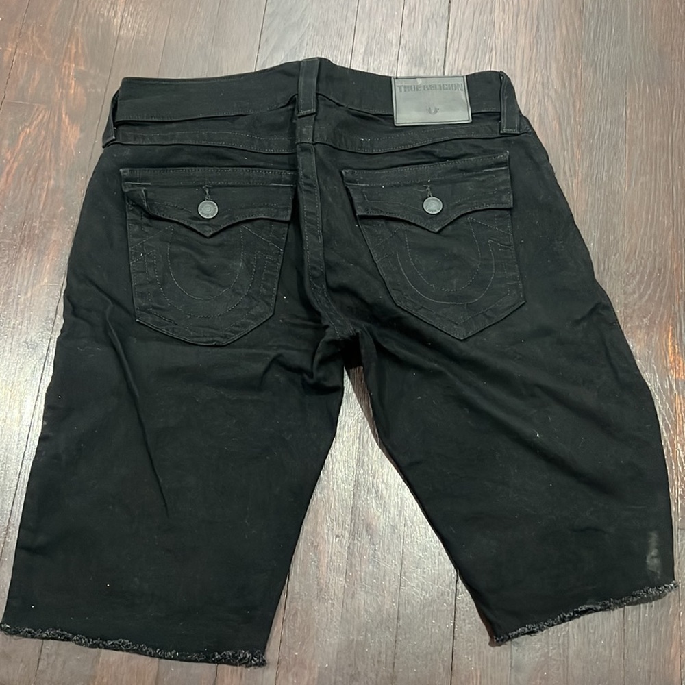 True Religion Black Men’s Jean Shorts. Stretch jean shorts. Comfortable.